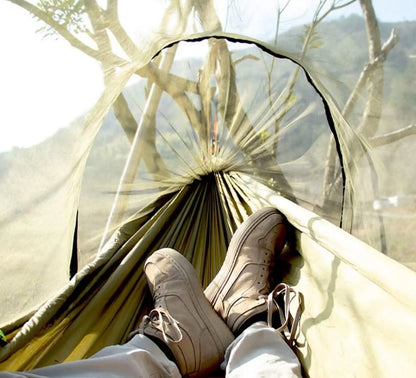 Висечка лежалка со комарник